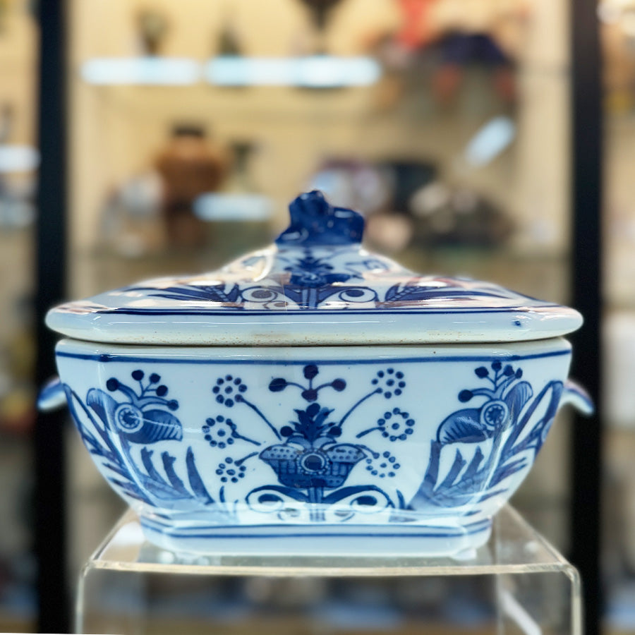 Tureen chinese porcelain blue/white/lion lid
