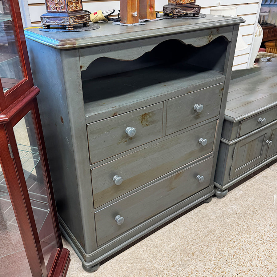 Chest/dark green, 3 drawer, Broyhill