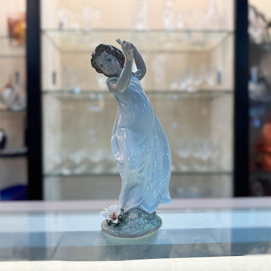 Lladro 'Lily, Symbol of Purity' Figurine