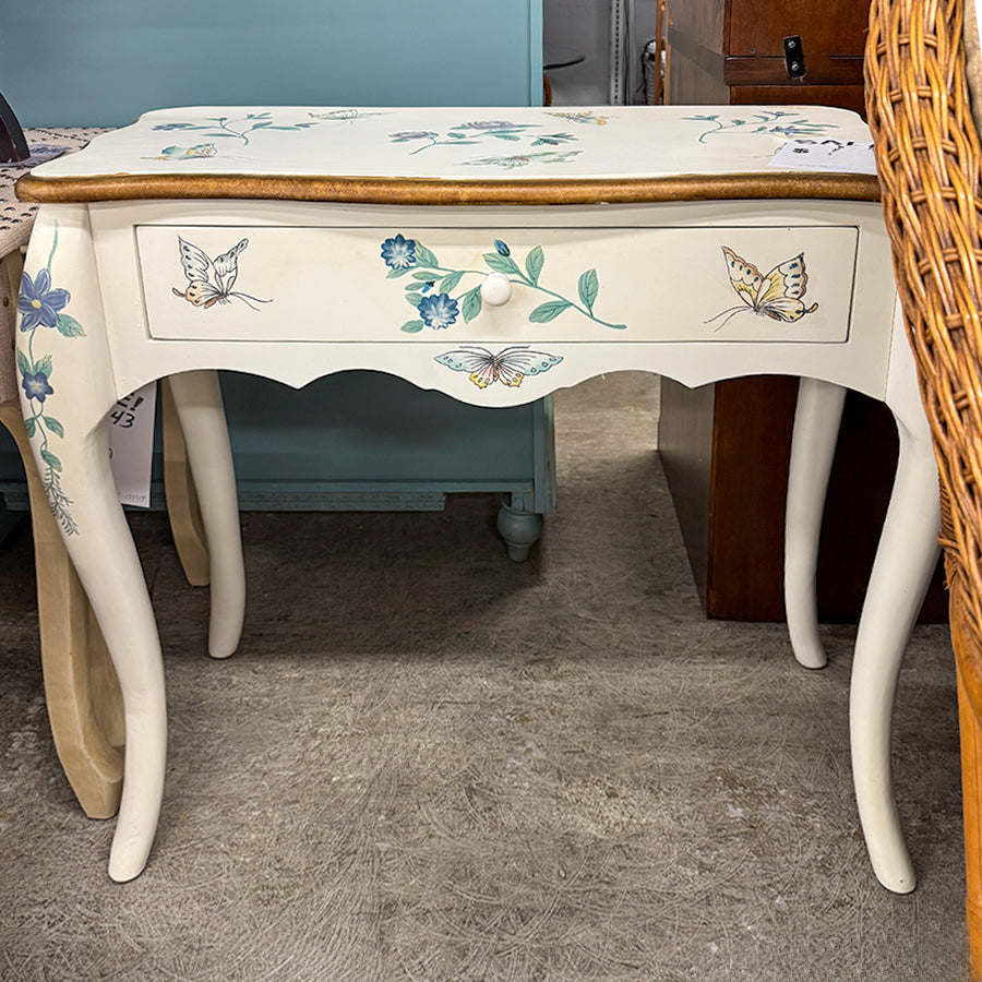 entry table off white w flowers