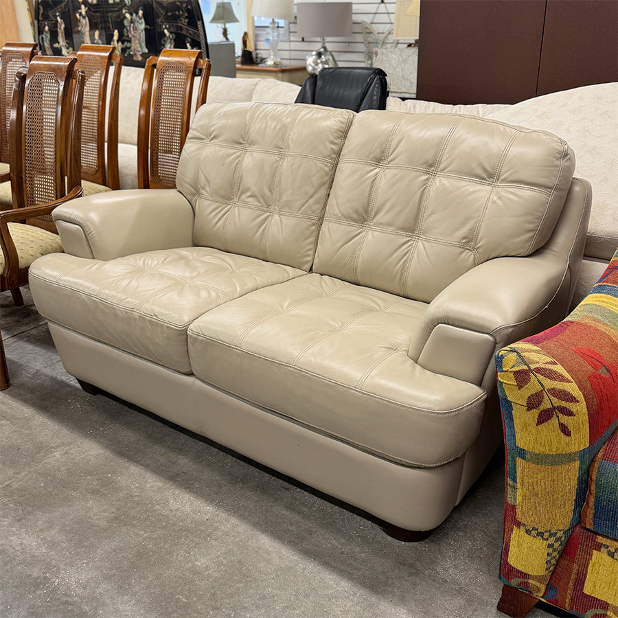 Loveseat/beige leather