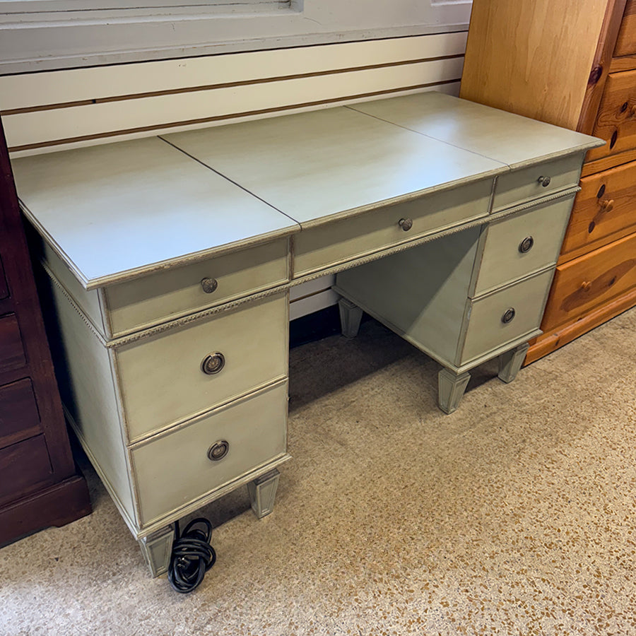 Desk/ Vanity Gray 7 dr