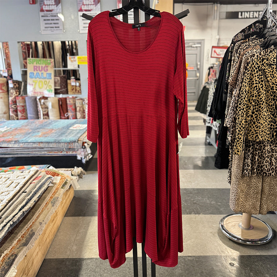Comfy Dress red black knit
