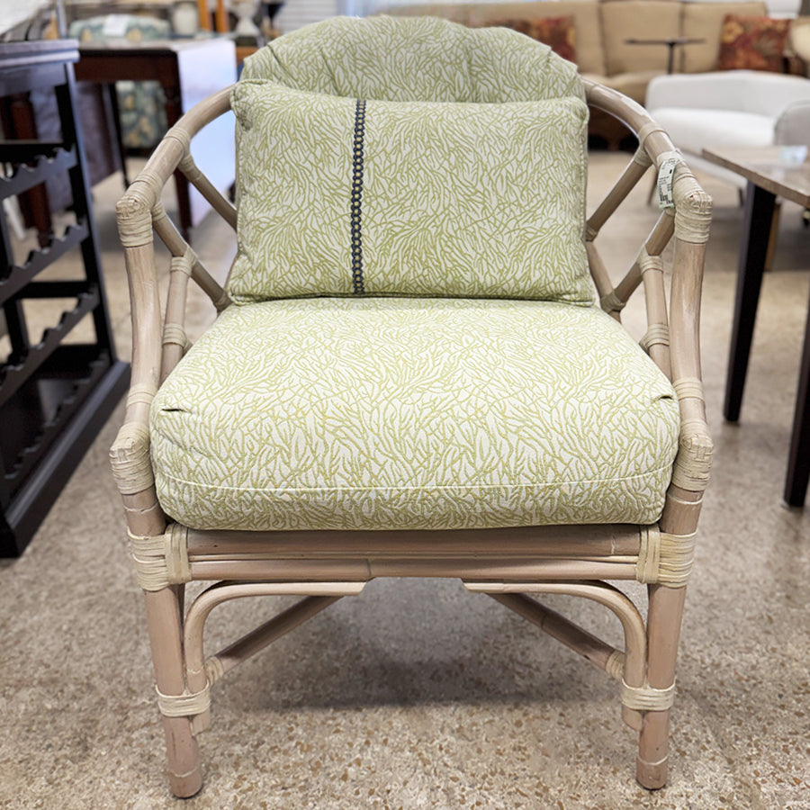 Chair/beige rattan, green cushions w. pillow