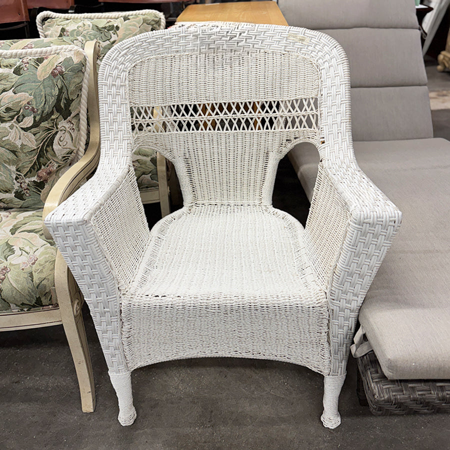 Chair/patio, white wicker