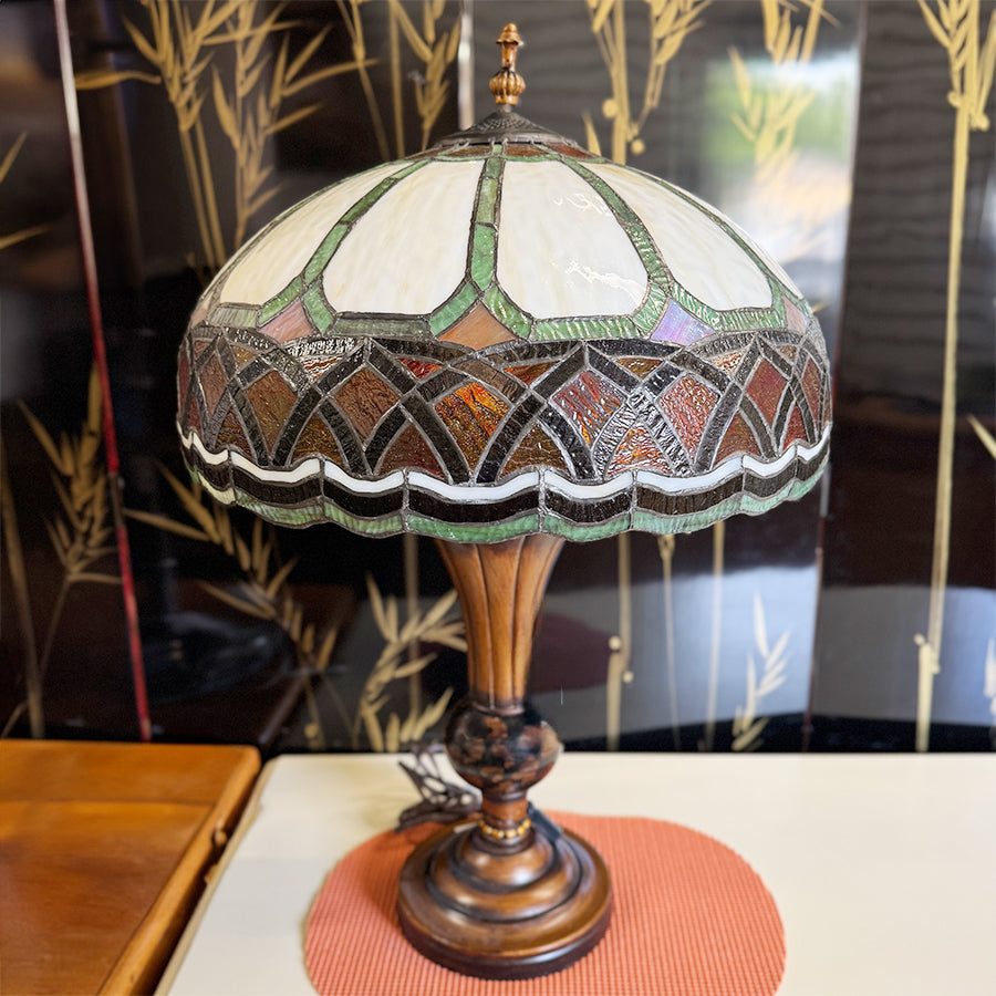 Lamp/bronze base, Tiffany-style shade